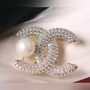 CHANEL Style Brooch